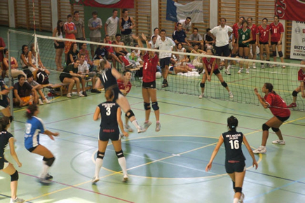 Rplabda - Hrom fldrsz csapatai a 12. Etvs-kupn! Augusztus 22. s 25. kztt Debrecen, Balmazjvros s a romniai Nagyvrad ad otthont a hagyomnyos Etvs-kupnak, a legnagyobb, legjelentsebb hazai nemzetkzi utnptls rplabda-tornnak! Hat plyn 32 csapat kzd majd a vgs sikerrt